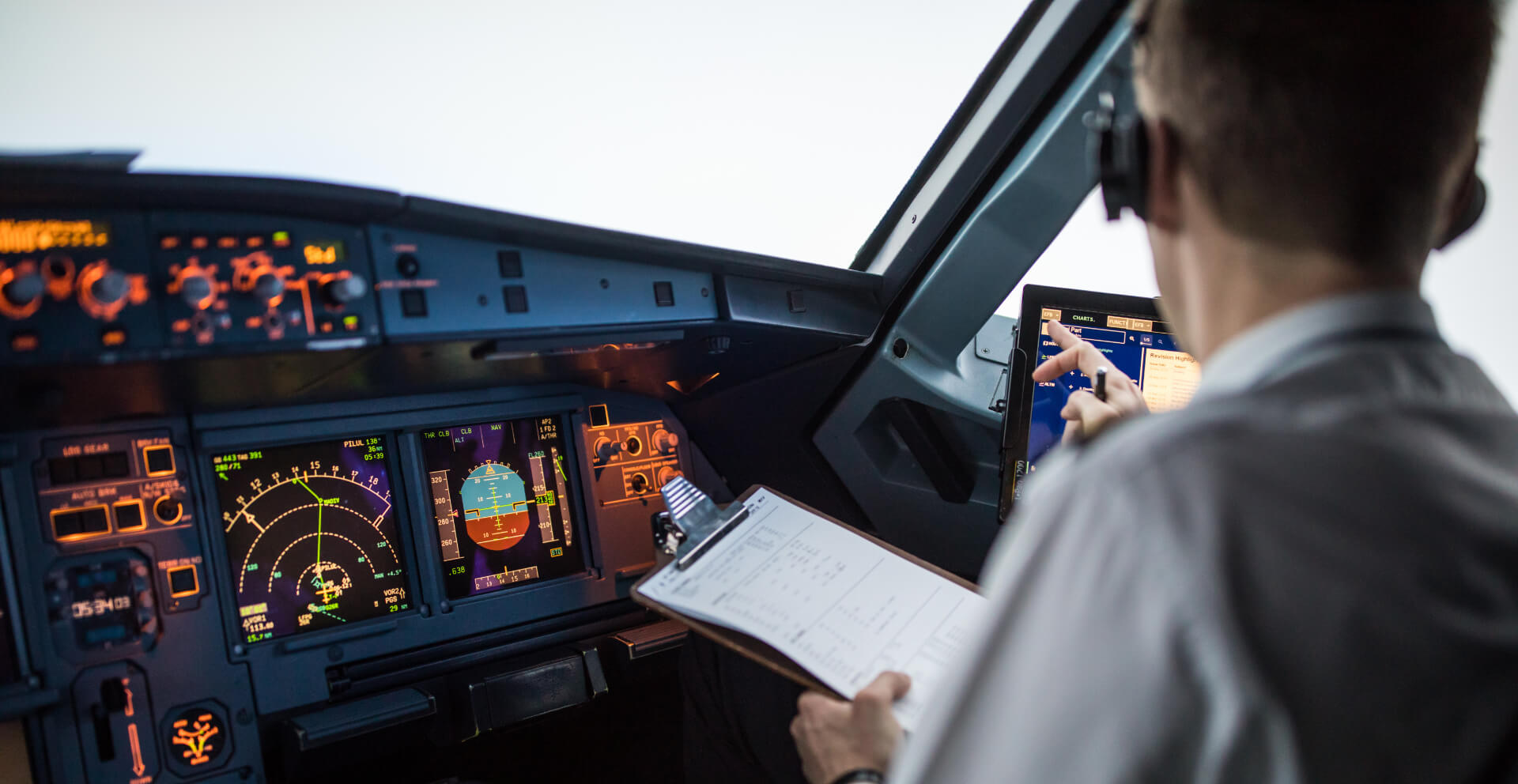 Aircraft cockpit instrument panel